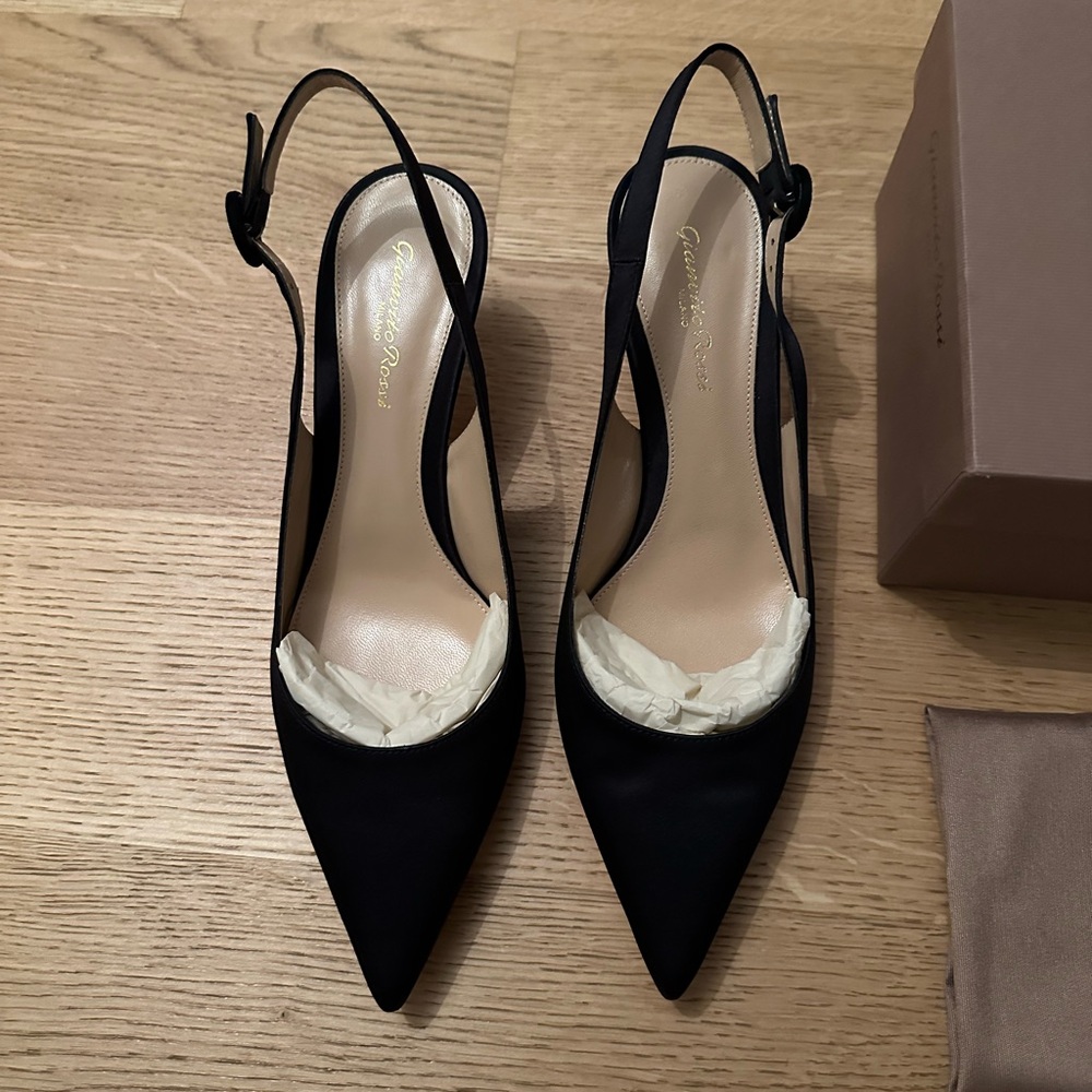 Gianvito Rossi Elegant Black Slingback Heels